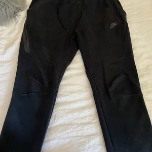 Nike Sportswear Tech Joggers. Size large. Black